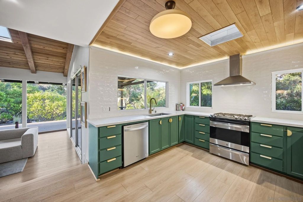 Photo of 1010 Quail Creek, Fallbrook, CA 92028 (MLS # 260010605)