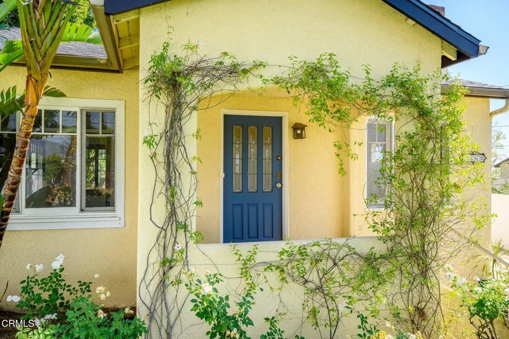 Photo of 3360 Glenrose Avenue, Altadena, CA 91001 (MLS # P1-26620)