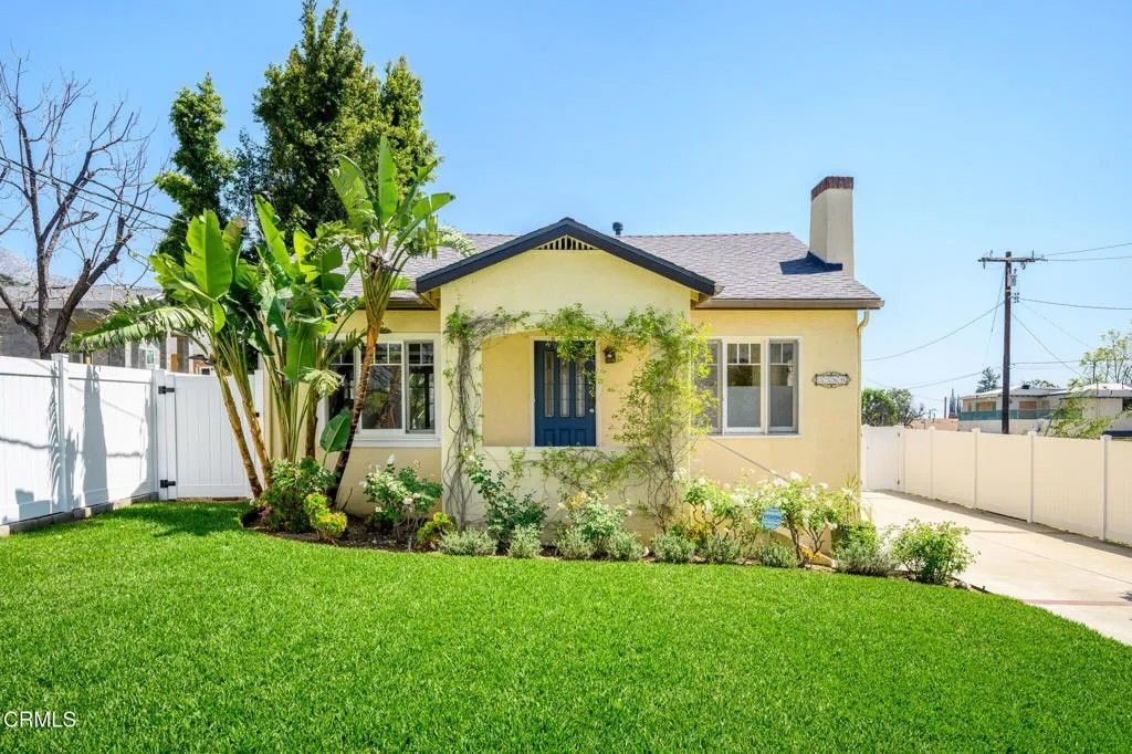 Photo of 3360 Glenrose Avenue, Altadena, CA 91001 (MLS # P1-26620)