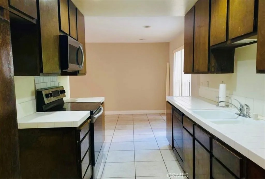 535 W Duarte Road 5