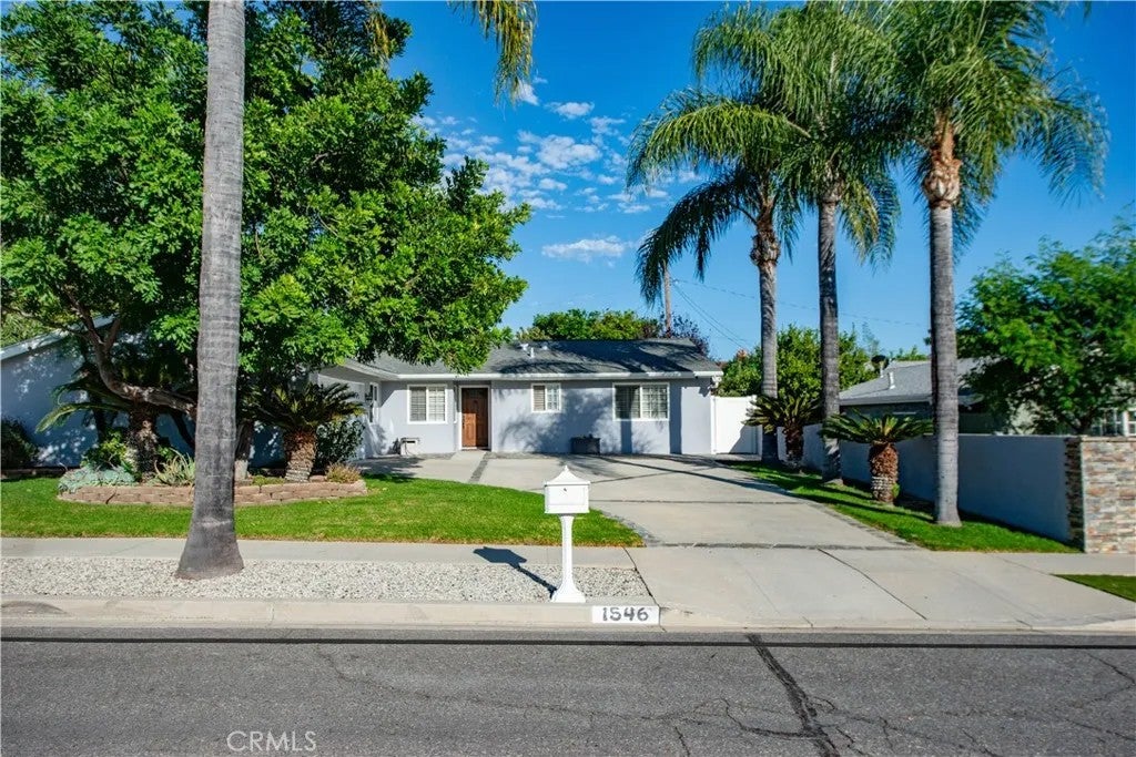 Photo of 1546 Deodora Street, Simi Valley, CA 93065 (MLS # SR26219661)