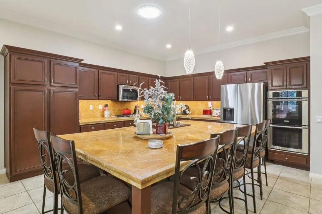 744 Inverlochy Drive