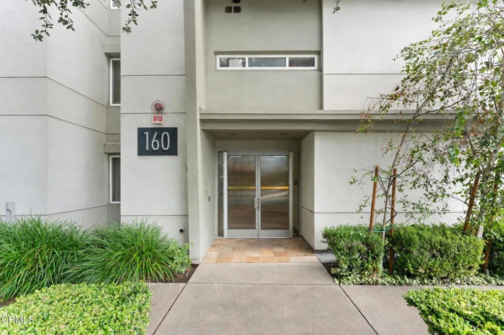 160 S Hudson Avenue 105