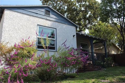 Photo of 210 N Naomi St, Burbank, CA 91505 (MLS # SR25246921)