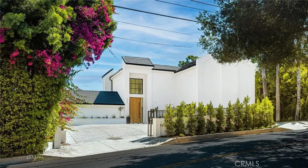 3566 Beverly Glen