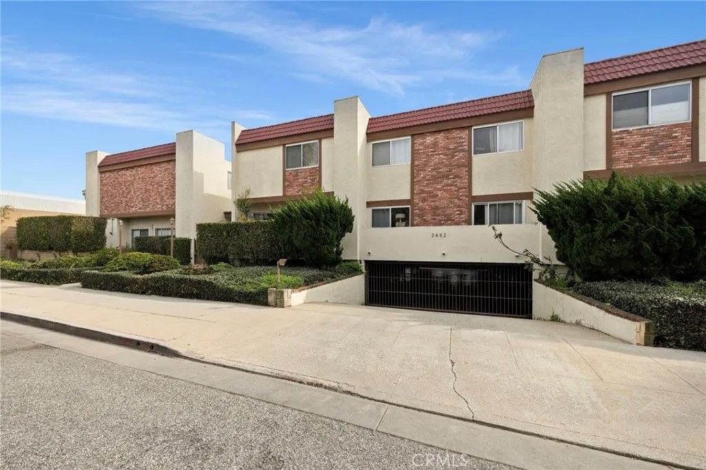 Photo of 2452 Chelsea Place #M, Santa Monica, CA 90404 (MLS # PW26014967)
