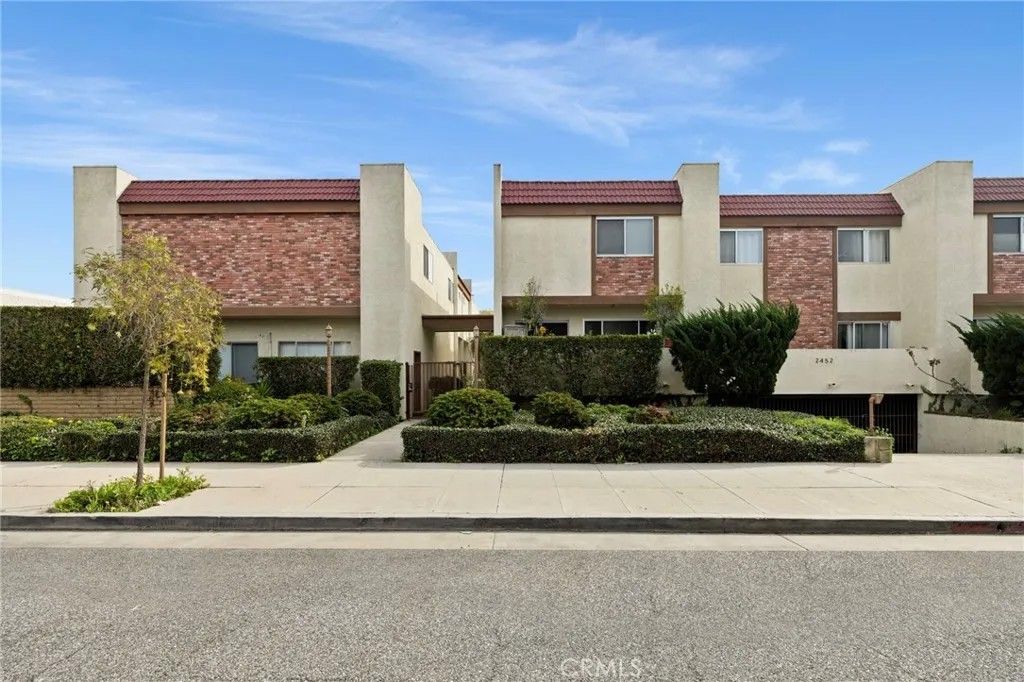 Photo of 2452 Chelsea Place #M, Santa Monica, CA 90404 (MLS # PW26014967)