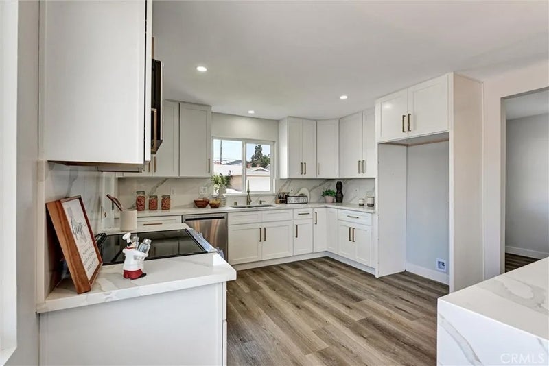 1606 E Fernrock