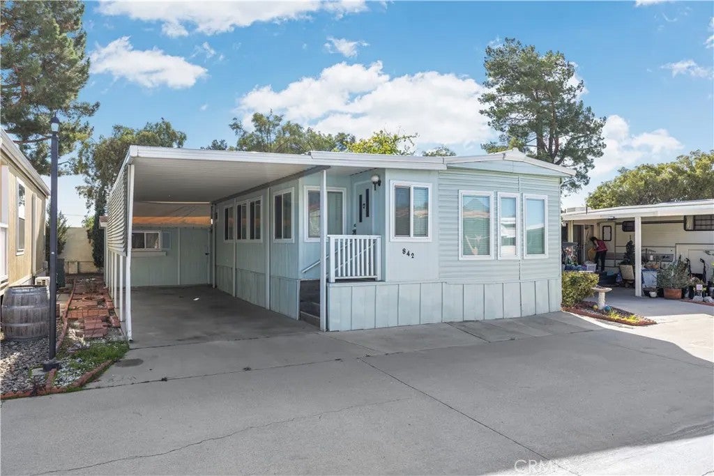 Photo of 842 Acorn Dr, San Jacinto, CA 92583 (MLS # IG26193770)