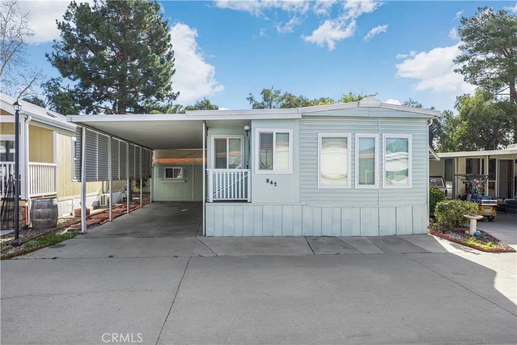 Photo of 842 Acorn Dr, San Jacinto, CA 92583 (MLS # IG26193770)
