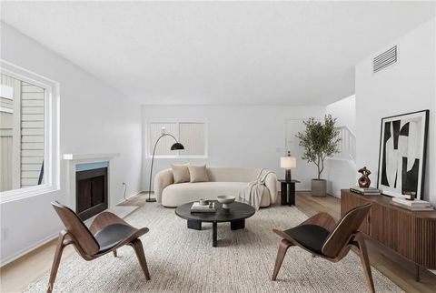 22137 Burbank 3 Woodland Hills CA 91367