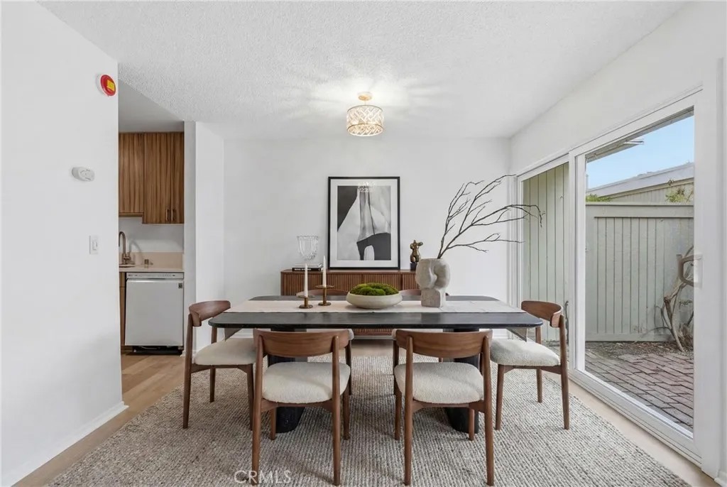 22137 Burbank 3