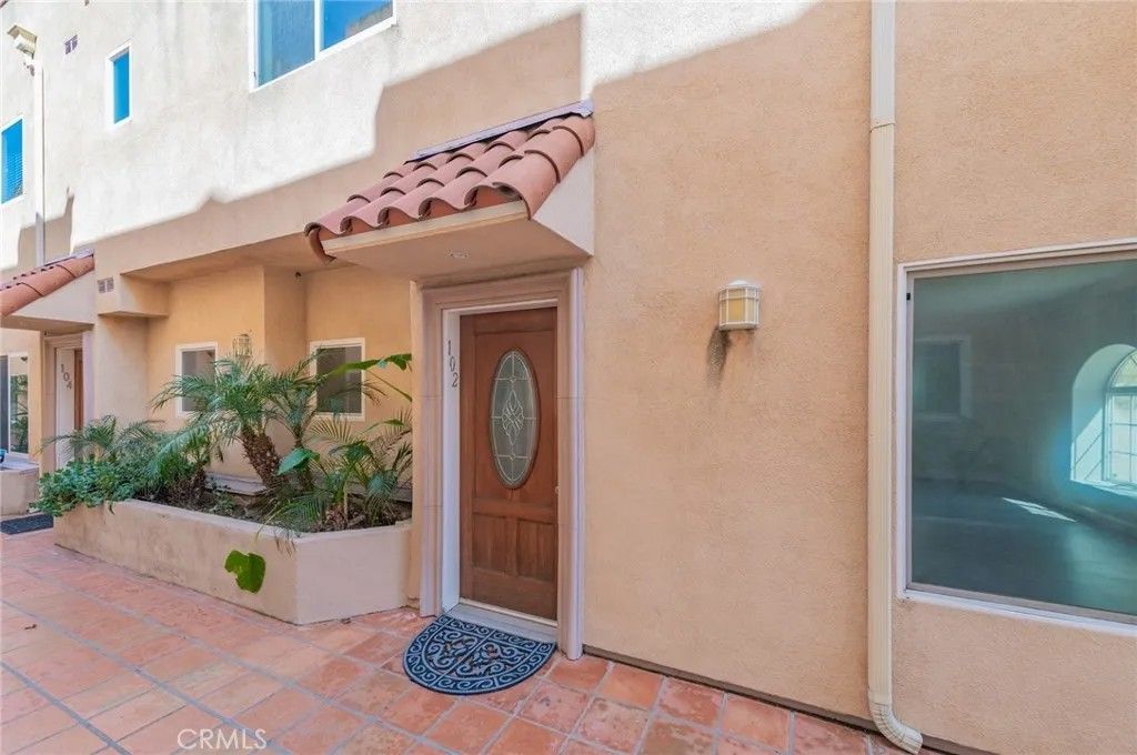 Photo of 5719 Camellia Ave #102, North Hollywood, CA 91601 (MLS # TR26001576)