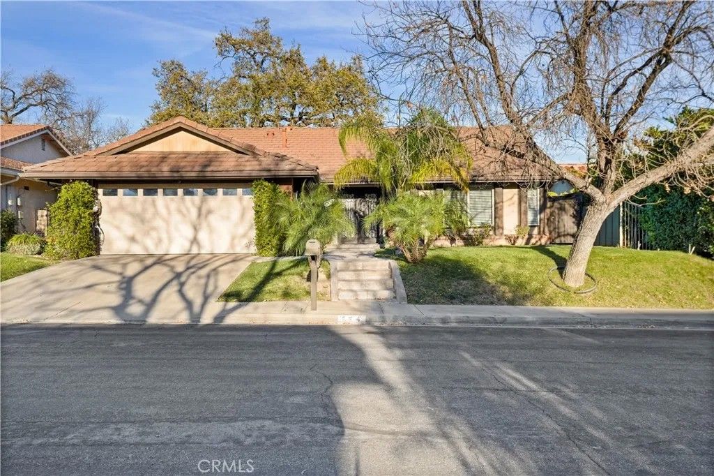 Photo of 854 Rim Crest, Westlake Village, CA 91361 (MLS # SR25277149)