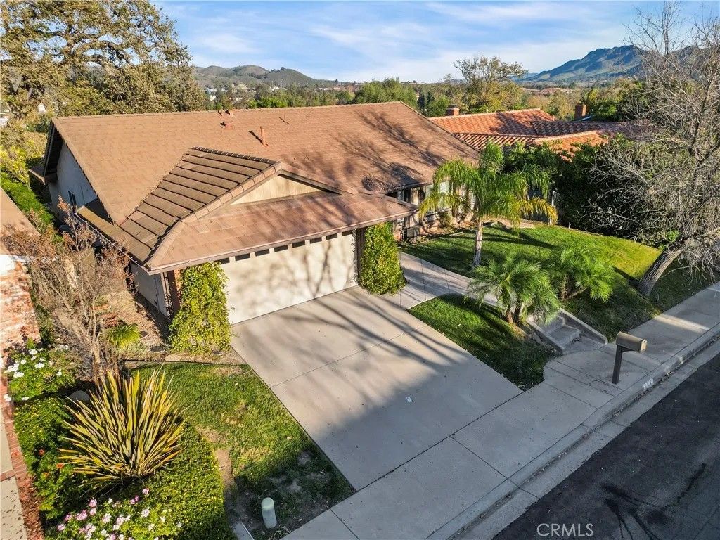 Photo of 854 Rim Crest, Westlake Village, CA 91361 (MLS # SR25277149)