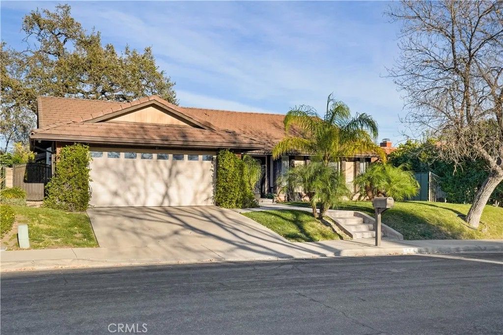 Photo of 854 Rim Crest, Westlake Village, CA 91361 (MLS # SR25277149)
