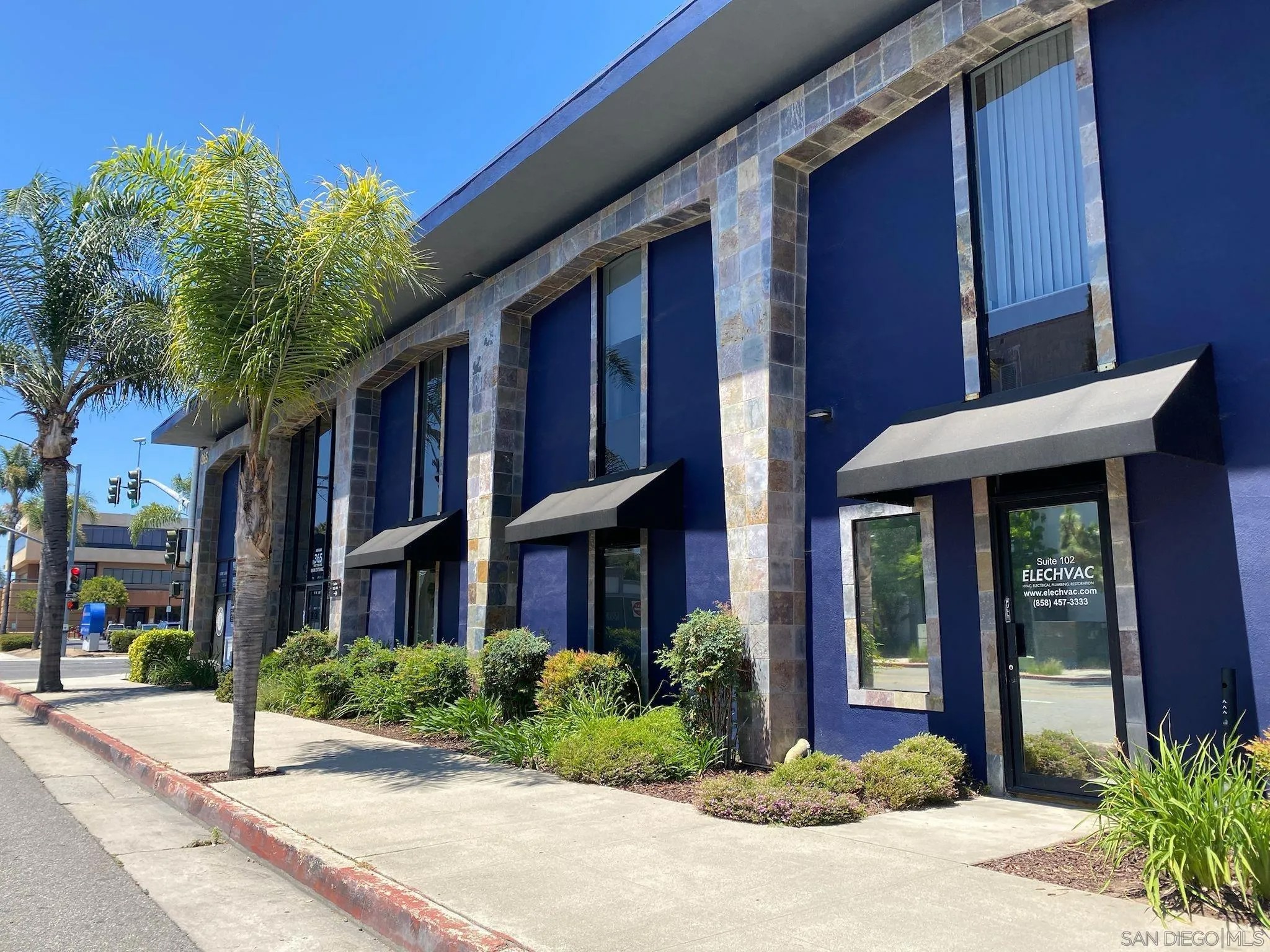 365 W 2nd Ave