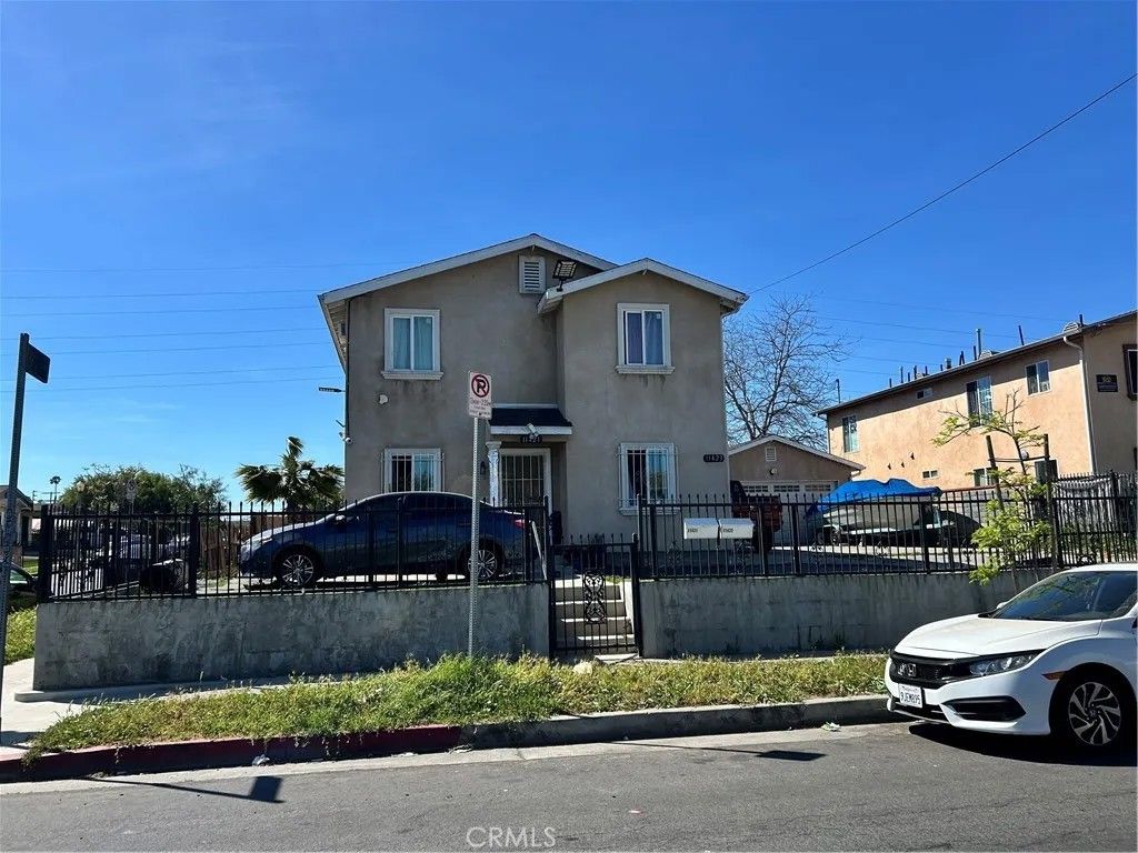 Photo of 689 E 115 St, Los Angeles, CA 90059 (MLS # DW26058232)