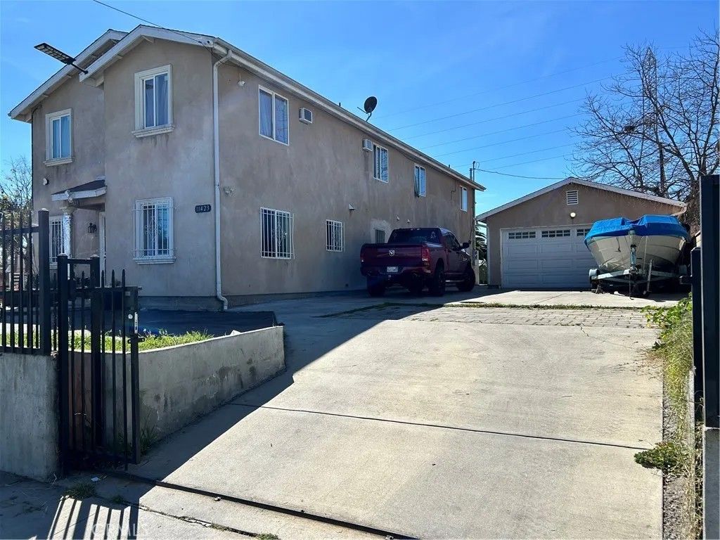 Photo of 689 E 115 St, Los Angeles, CA 90059 (MLS # DW26058232)
