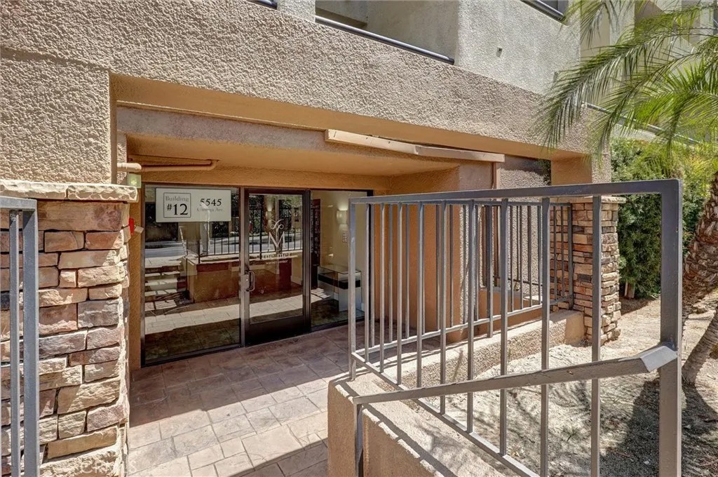 5545 Canoga Avenue 220