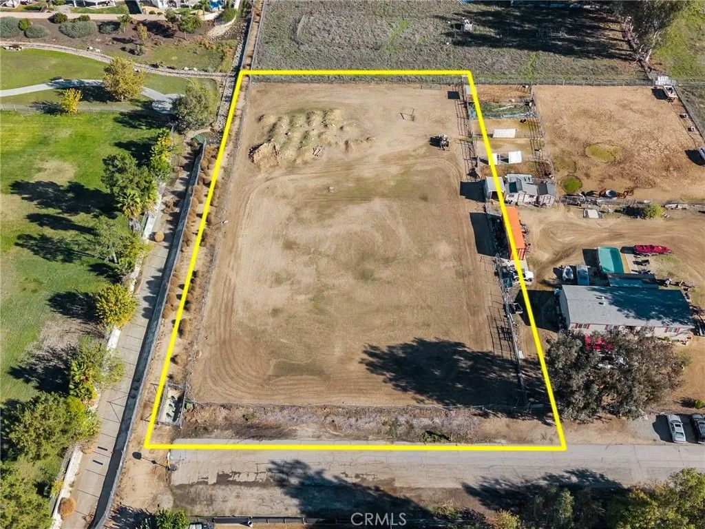Photo of 20220 Union St, Wildomar, CA 92595 (MLS # SB25271425)