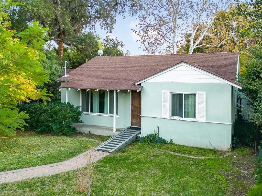 17806 Erwin St