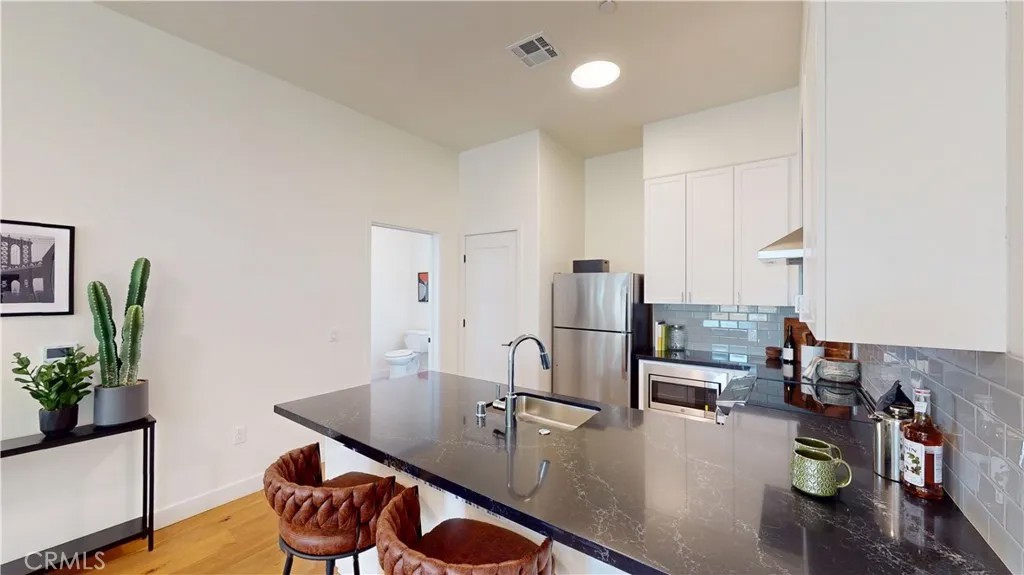 1878 E Walnut Street 203
