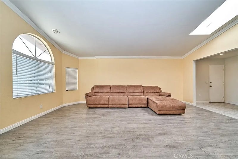 7145 N Muscatel