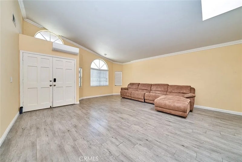 7145 N Muscatel