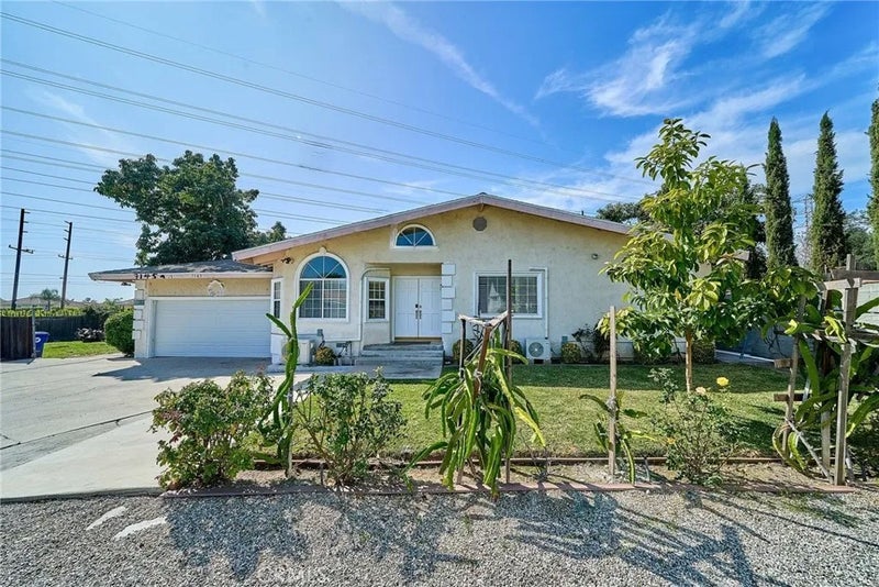 7145 N Muscatel