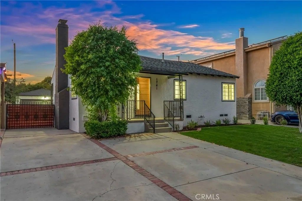 Photo of 1741 N Rose St, Burbank, CA 91505 (MLS # DW26071265)