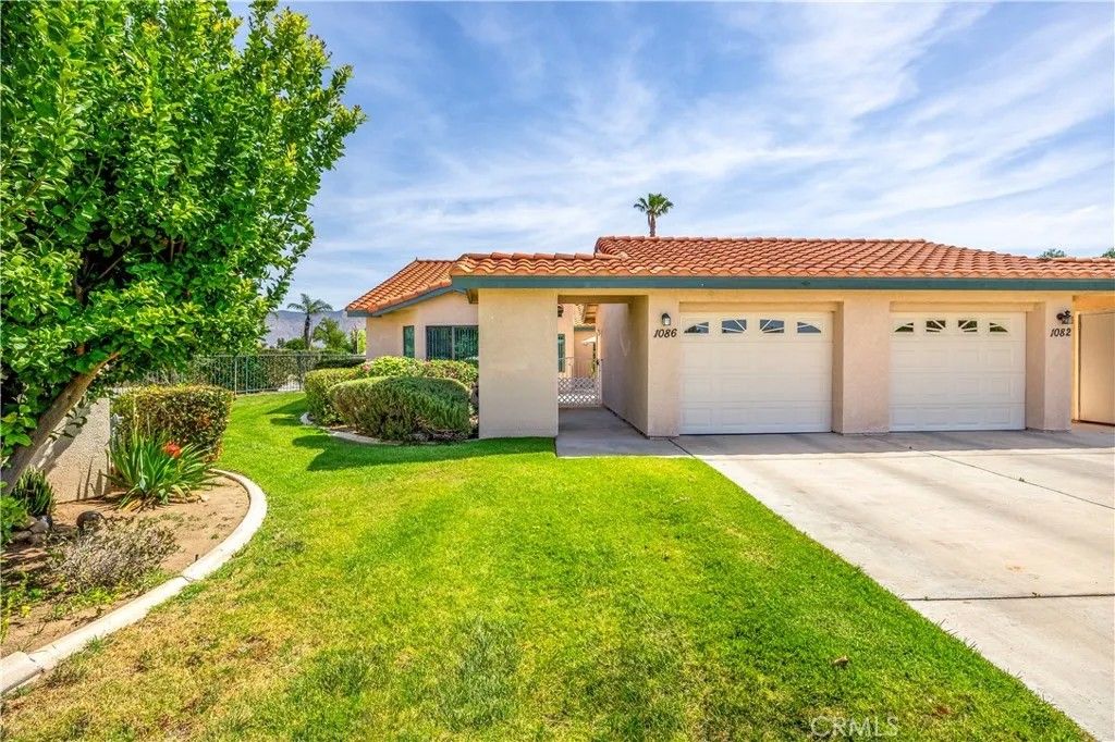 Photo of 1086 Morning Mist Ct, Hemet, CA 92545 (MLS # SW26075018)