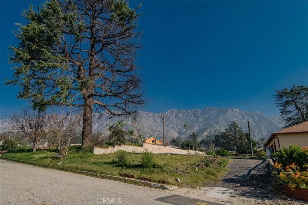 Photo of 2820 N Mount Curve Ave, Altadena, CA 91001 (MLS # AR26012715)