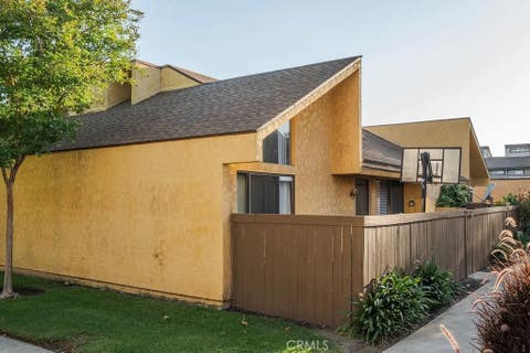 Photo of 435 W 9th ST #D5, Upland, CA 91786 (MLS # CV26104786)