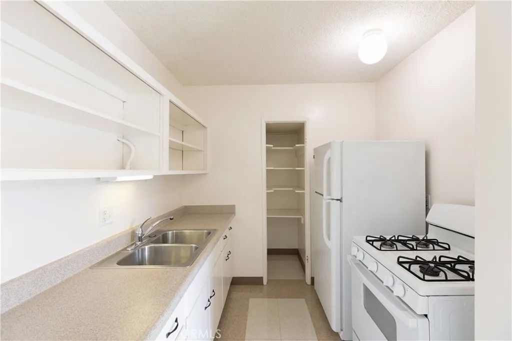 Photo of 509 Avenue G #1, Redondo Beach, CA 90277 (MLS # SB26082379)