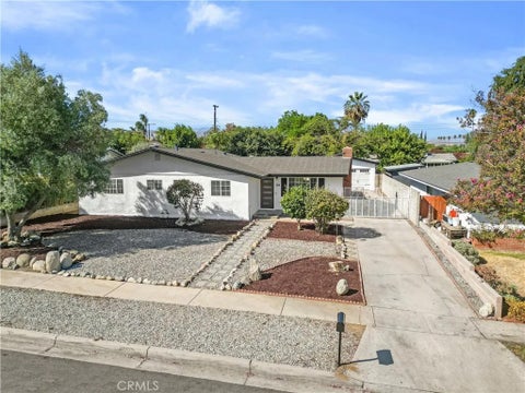 Photo of 24 S Ash St, Redlands, CA 92373 (MLS # CV26195372)