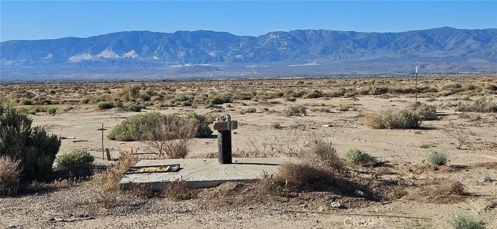 Photo of 14888 Huff Rd, Lucerne Valley, CA 92356 (MLS # HD26074513)