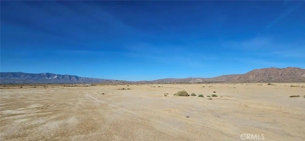 Photo of 14888 Huff Rd, Lucerne Valley, CA 92356 (MLS # HD26074513)