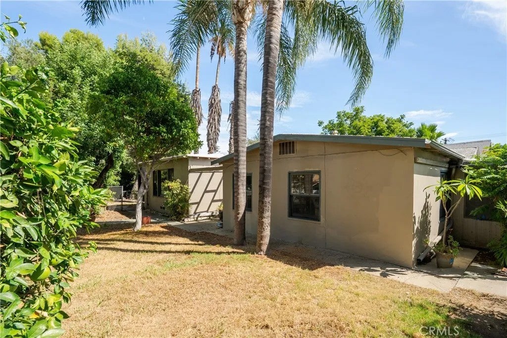Photo of 1195 N Campus Avenue, Upland, CA 91786 (MLS # CV26191440)