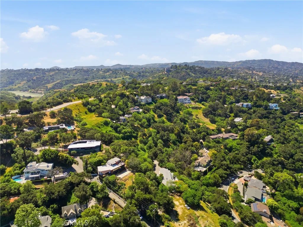 3420 Beverly Glen