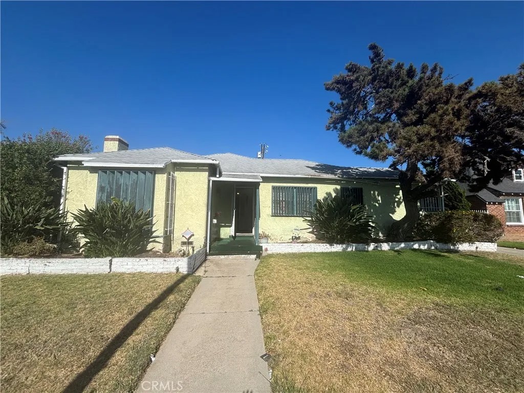 8826 S Van Ness