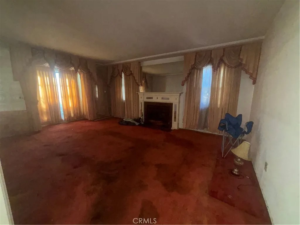 8826 S Van Ness