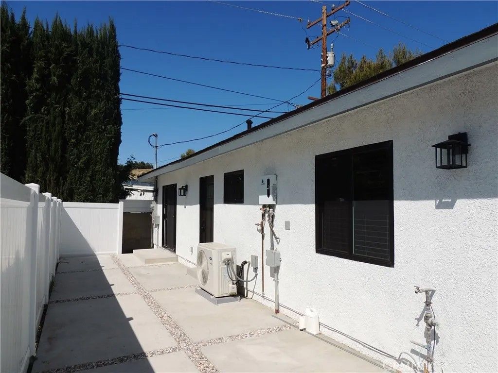 Photo of 27871 Galeton Rd, Canyon Country, CA 91387 (MLS # SR26065106)