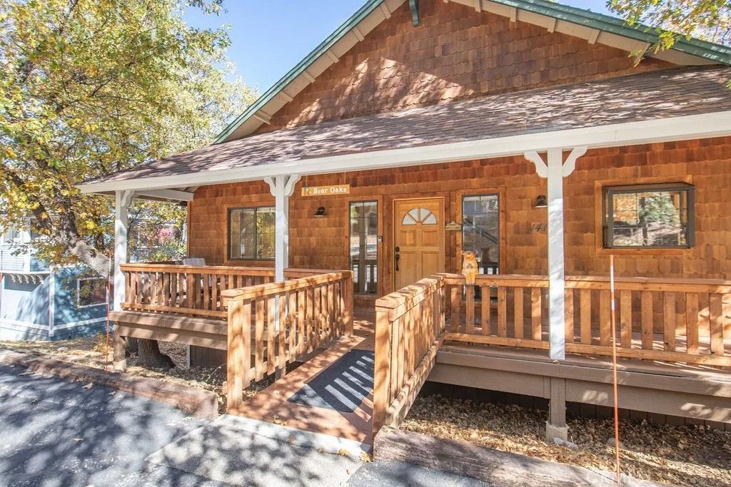 Photo of 1416 Klamath Road, Big Bear, CA 92314 (MLS # IG25247085)