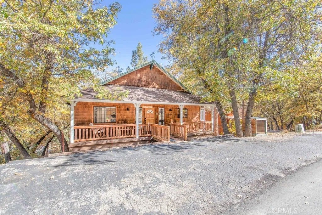 Photo of 1416 Klamath Road, Big Bear, CA 92314 (MLS # IG25247085)