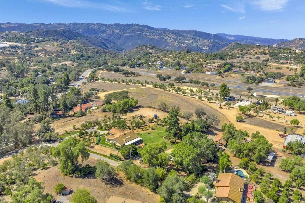 Photo of 30136 Rolling Hills Drive, Valley Center, CA 92082 (MLS # NDP2509502)