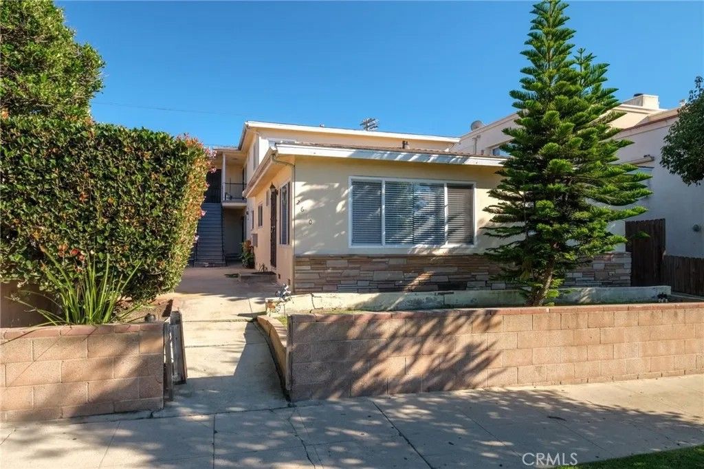 Photo of 2610 Alma Street #1, San Pedro, CA 90731 (MLS # SB26010926)