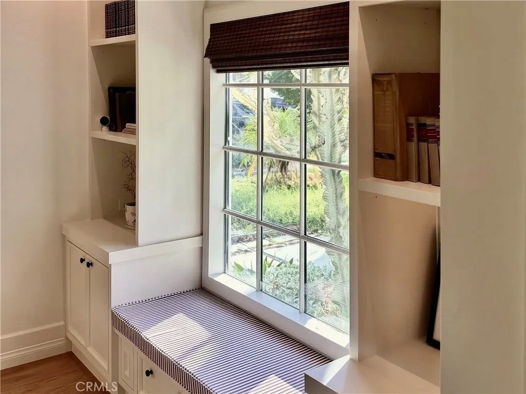 2932 Edgehill