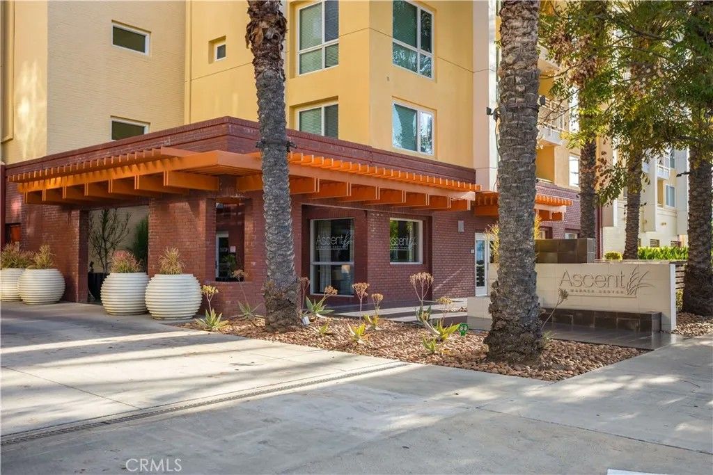 Photo of 21301 Erwin St, Woodland Hills, CA 91367 (MLS # IG26084237)