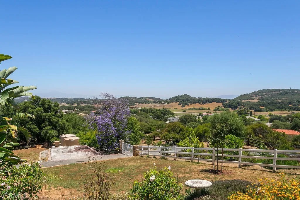18380 Avenida Caleta